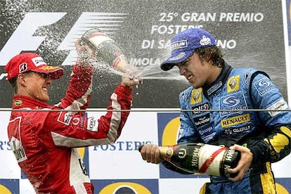 Otra victoria para Alonso, esta vez en el circuito de Imola el 24 de abril. El español pudo con Schumacher, que quedó segundo, y con Jenson Button, que completó el podio.