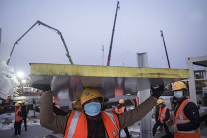 Los módulos que conforman la estructura son ligeros, formados por paneles metálicos inyectados con espuma aislante. |