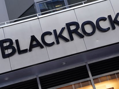 The BlackRock logo is pictured outside their headquarters in the Manhattan borough of New York City, New York, on May 25, 2021.