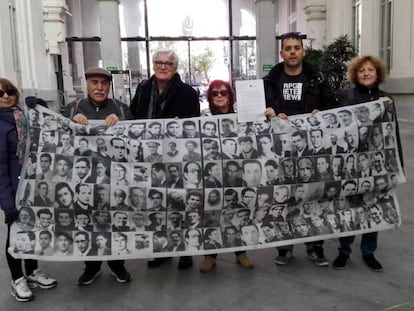 Historical memory groups deliver a letter against the transfer of Franco’s remains to La Almudena.