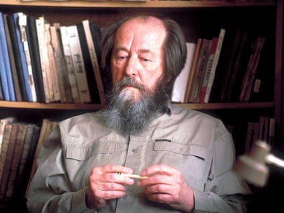 Aleksandr Solzhenitsyn en su casa en una imagen sin datar.