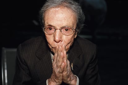 El diseñador español Manuel Pertegaz, uno de los grandes maestros de la alta costura, ha fallecido a los 96 años de edad.