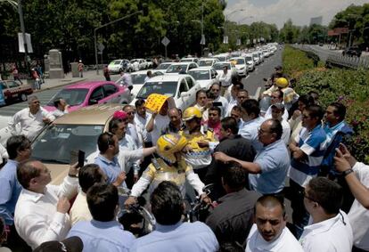 Taxistas durante una protesta contra Uber en el DF.