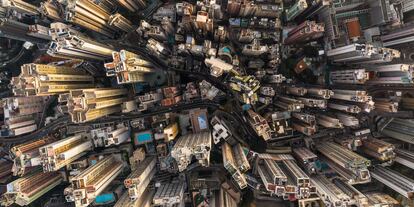 Fotografia aérea de edifícios comerciais e residenciais em Hong Kong.