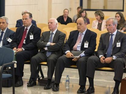 Los exdirectivos de Novacaixagalicia sentados en el banquillo de la Audiencia Nacional durante el juicio