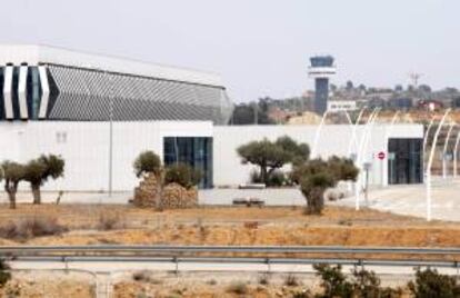 El aeropuerto de Castellón cumplirá el próximo martes tres años desde que se inauguró, sin que todavía ningún avión haya pasado por su única pista y sin una fecha concreta para su puesta en funcionamiento.