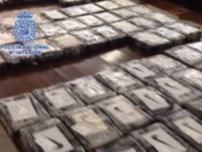 Paquetes de cocaína intervenidos en un contenedor en el puerto de Valencia.
