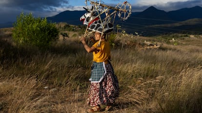 SOLO SE PUEDE USAR PARA EL TEMA DE AMÉRICA FUTURA DE LA MUERTEADA FEMENIL.