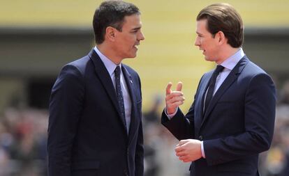 Pedro Sanchez y Sebastian Kurz, en la cumbre europea de Sibiu.