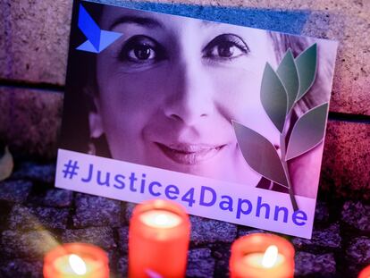 Un cartel que dice "Justicia para Daphne", frente a la Embajada de Malta en Alemania, el 16 de octubre de 2019.