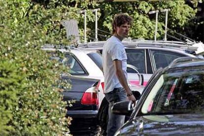 Jan Ullrich, a la salida de un hotel en Blaesheim, cerca de Estrasburgo.