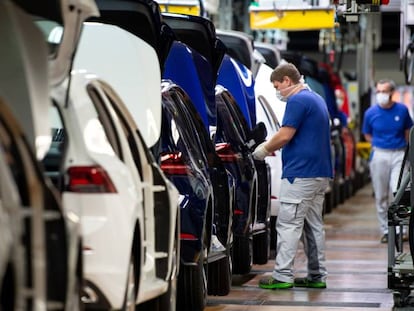 trabajador en la fábrica de Volkswagen en Wolfsburg, Alemania