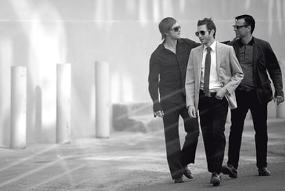 <b>De izquierda a derecha, Paul Banks, Daniel Kessler y Sam Fogarino, componentes del grupo Interpol.</b>