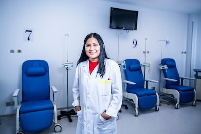 Elizabeth Condori Quito, oncóloga de Bolivia, en el Hospital Santa Bárbara de Soria.