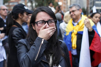 Una partidaria del sí llora tras conocer los resultados del referéndum.