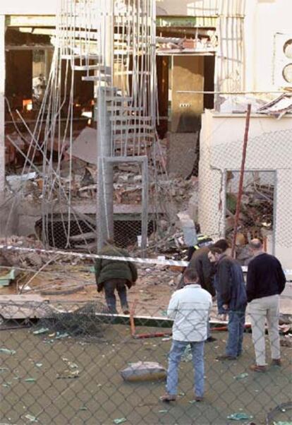 Una imagen de los destrozos que causó el artefacto en el hotel.