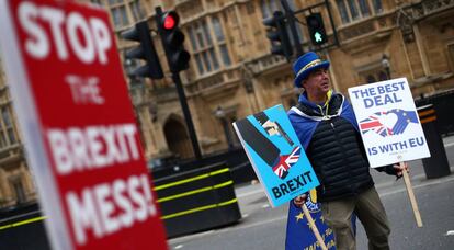 Un manifestante contra el Brexit, este miércoles en Londres.