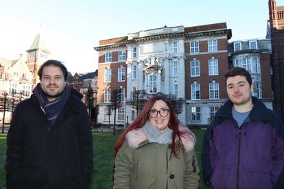 Sam Evans, Catalina Silva y Rory Spencer. Los tres investigadores de la Facultad de Ingeniería de la Universidad de Liverpool se lamentan de la falta de fondos europeos que acarreará el Brexit. 