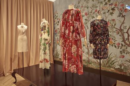 Los vestidos expuestos en el museo Gucci Garden en Florencia.
