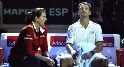 Conchita y Robredo, durante el primer partido.