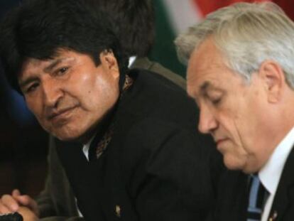 El presidente de Bolivia, Evo Morales (izq.), y su hom&oacute;logo chileno, Sebasti&aacute;n Pi&ntilde;era (c), el pasado 18 de abril. 