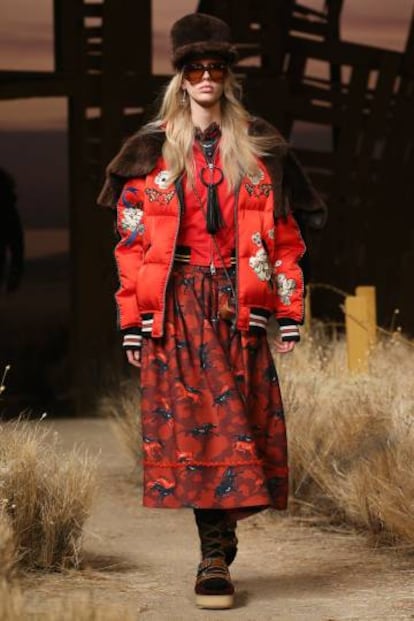 Una modelos en el desfile de Coach en Nueva York.