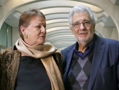 La exintendente del Palau de les Arts Helga Schmidt y el tenor Pl&aacute;cido Domingo.