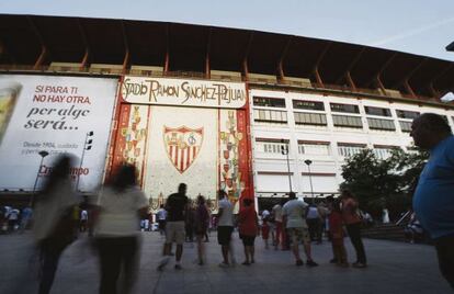 Los aleda&ntilde;os del estadio S&aacute;nchez Pizju&aacute;n