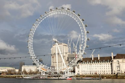 A polícia evacuou a London Eye, que fica próxima ao Parlamento britânico, após o atentado.