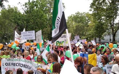 Manifestación convocada este sábado por la Federación Española de Fibrosis Quística en Madrid.