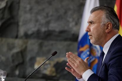 El presidente del Gobierno de Canarias, Ángel Víctor Torres, en la rueda de prensa tras la reunión extraordinaria del Consejo de Gobierno, este miércoles.