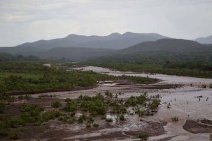 Vista del Río Sonora, tras la fuga de sulfato de cobre en 2014.