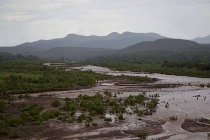 Vista del R&iacute;o Sonora, tras la fuga de sulfato de cobre en 2014.