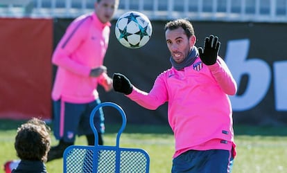 El jugador del Atltico Diego Godn, durante el entrenamiento de ayer en Madrid.