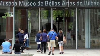 Acceso al Museo de Bellas Artes de Bilbao. 