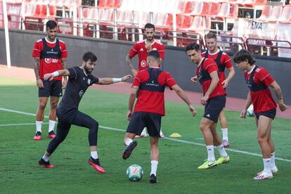 Varios jugadores del Almería, durante un entrenamiento. UD ALMERÍA