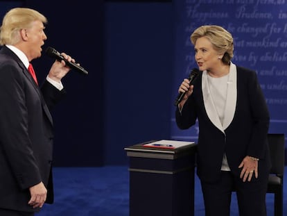 Trump y Clinton, en el debate televisivo del 9 de octubre