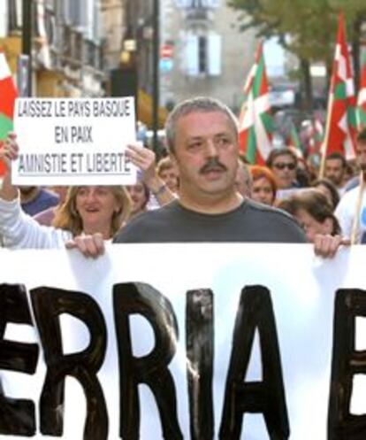 Juan María Olano participa en una manifestación en Bayona el pasado 3 de noviembre.