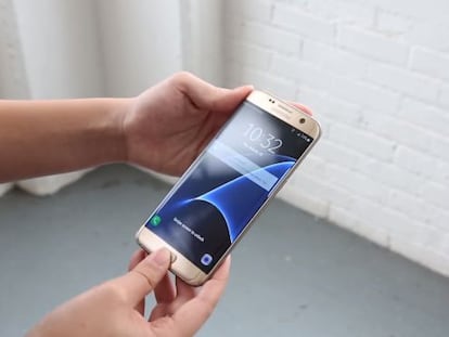 Prueban la resistencia al agua del Samsung Galaxy S7 y cómo responde a los golpes