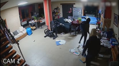 Imágenes de la cámara de seguridad de uno de los robos que la Guardia Civil atribuye a los detenidos.