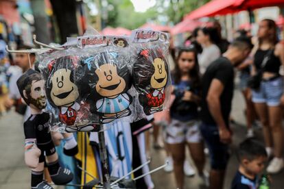 Muñecos de Mafalda en La Boca, Buenos Aires, el 9 de diciembre de 2023.