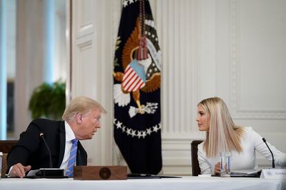 Donald Trump y su hija Ivanka durante un encuentro en la Casa Blanca el pasado 26 de junio.