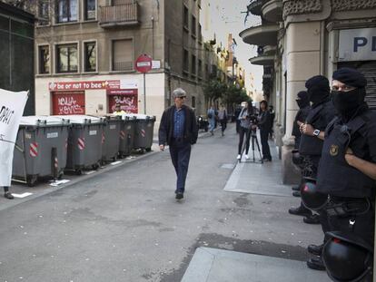 Policies i 'okupes', a Gràcia.