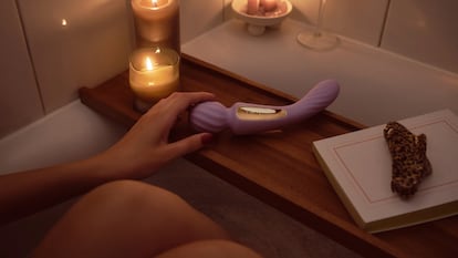 Artículo de EL PAÍS Escaparate sobre un nuevo vibrador de LELO.