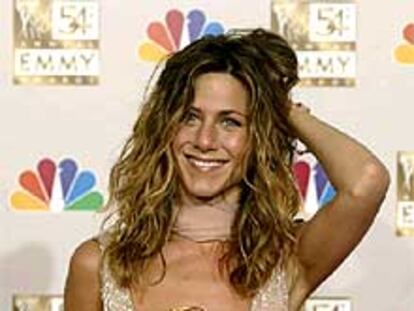 Jennifer Aniston recibe el Premio Emmy.