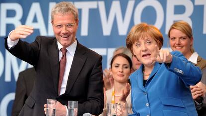 Angela Merkel hace campa&ntilde;a con el candidato de su partido en Renania del Norte-Westfalia, Norbert R&ouml;ttgen.