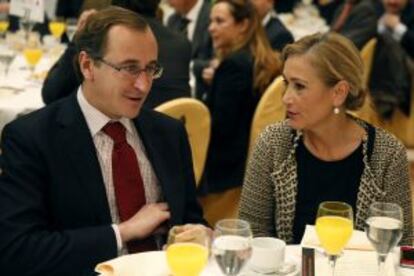 El portavoz del PP en el Congreso, Alfonso Alonso y la delegada del Gobierno en Madrid, Cristina Cifuentes