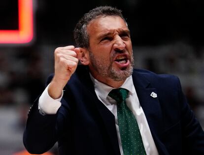 El técnico Ibon Navarro festeja el triunfo del Unicaja.