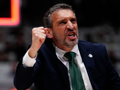 El técnico Ibon Navarro festeja el triunfo del Unicaja.