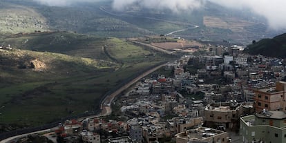 Vista general de la ciudad de Majdal Shams, cerca de la línea de alto el fuego entre Israel y Siria en los Altos del Golán.